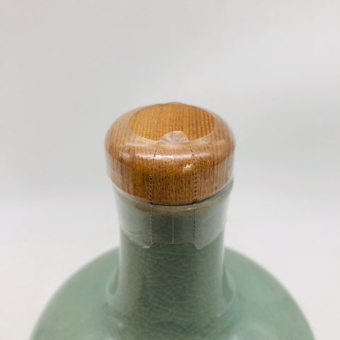 ニッカ 高麗青磁 雲鶴草華文様 象嵌ボトル 青峯 660ml、上品な青磁ボトルに芳醇な熟成ウイスキーを詰めた限定品。