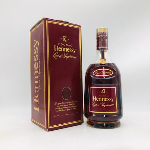 ヘネシーキュヴェ 700ml。華やぎと重厚感を兼ね備えた贅沢なコニャック。 