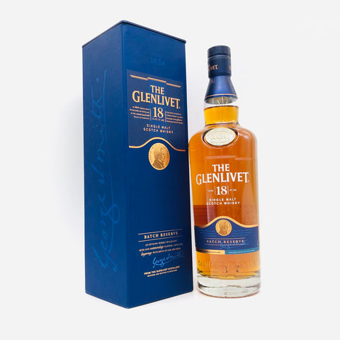 ザ・グレンリベット 18年 700ml。アメリカンオークとシェリー樽で熟成されたシングルモルトウイスキー。リッチなフルーツ香とバランスの取れた味わいが特徴。