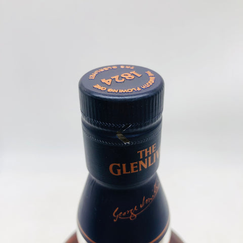 ザ・グレンリベット 18年 700ml。アメリカンオークとシェリー樽で熟成されたシングルモルトウイスキー。リッチなフルーツ香とバランスの取れた味わいが特徴。