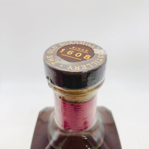 ブッシュミルズ16年 700ml。三樽熟成が織りなす豊潤なハーモニー。