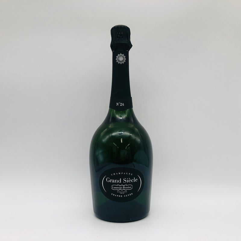Laurent Perrier グラン シエクル No.24 750ml。黒と銀の高級感あるボトル、豊潤で熟成した味わいのシャンパン。