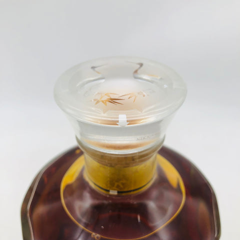 ニッカ鶴スリム 700ml。日本ブレンデッドの真髄、鶴の気品 