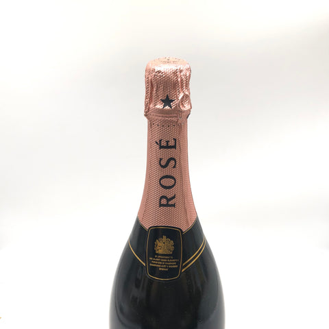 モエ・エ・シャンドン ロゼ・インペリアル マグナム 1500ml。サーモンピンク色のロゼシャンパン。赤い果実の香りと華やかな味わいが特徴。