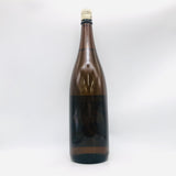 獺祭 純米大吟醸45 1800ml、アルコール度数15.5%、箱なし。白地に大きく「獺祭」の文字が描かれたシンプルで洗練されたラベルが特徴の日本酒