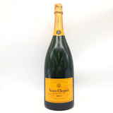 ヴーヴ・クリコ イエローラベル ブリュット マグナム 1500ml。黄金色の泡と熟果香が魅力のフランス・シャンパーニュ産辛口シャンパン。