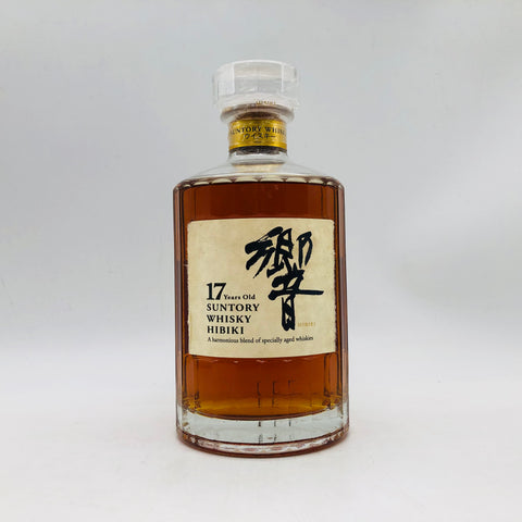 サントリー 響17年 裏ゴールド 700ml、日本のブレンデッドウイスキー。金色ラベルが特徴で、熟した果実と樽香が調和する芳醇な味わい。