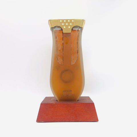 サントリー響 楽器ボトル リラギタ 600ml。音楽を奏でる美しいボトルに詰めた、まろやかな響の逸品。