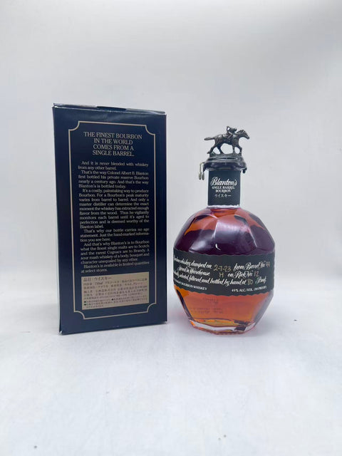 BLANTON ブラントン ブラック 2023年 750ml、日本限定仕様のシングルバレルバーボン。バニラとキャラメル香が特徴