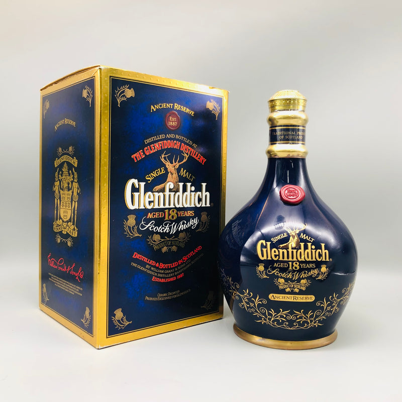 グレンフィディック 18年 エンシェント・リザーブ ブルー陶器デキャンタ 750ml 化粧箱と瓶の正面