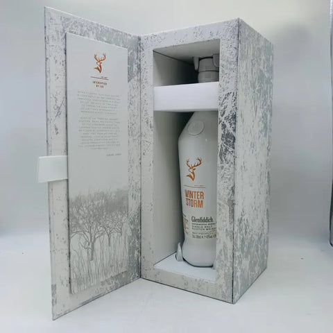 グレンフィディック 21年 ウインターストームの白いボトルと石調ボックス