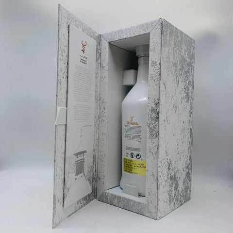 グレンフィディック 21年 ウインターストームの白いボトルと木箱パッケージ