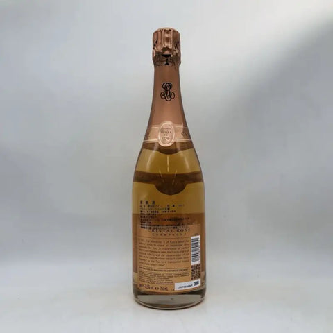 ルイ・ロデレール クリスタル ロゼ 2014の金色ラベル付きスパークリングワイン
