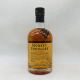 モンキーショルダー 700ml。3匹の猿チャームが特徴のブレンデッドモルトで、バニラと蜂蜜の甘い香りが楽しめる人気ウイスキー。