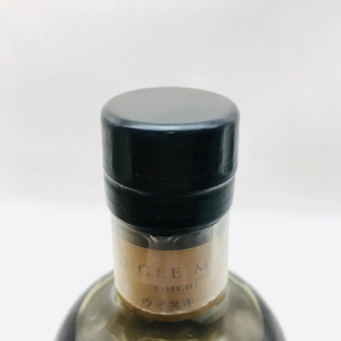 ニッカ 余市蒸溜所 1990 20年貯蔵のシングルモルトウイスキー。700ml。重厚なスモーキーさと熟成由来の深いコクが特徴。