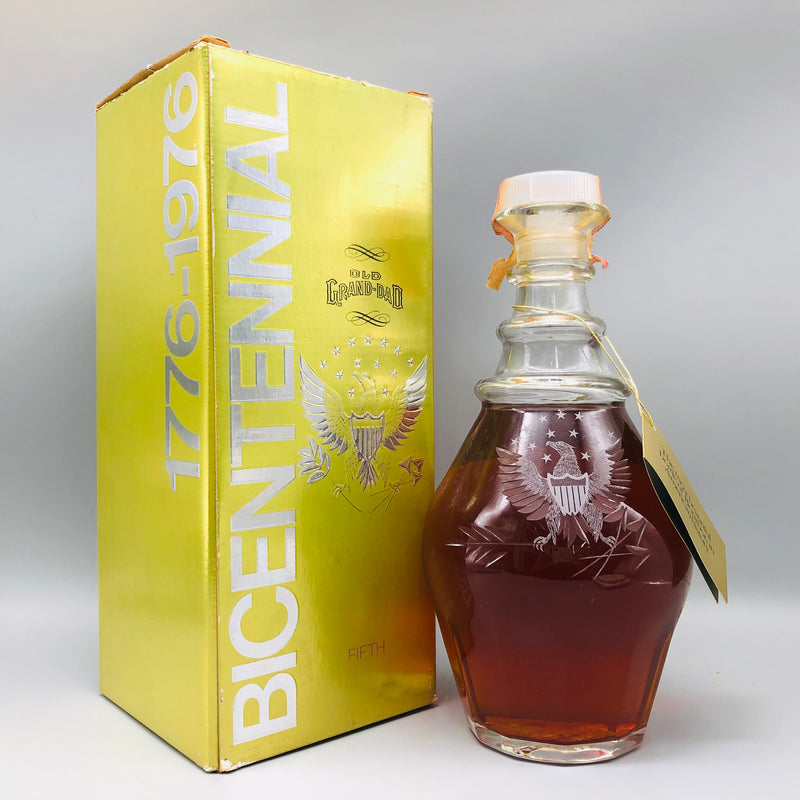 オールドグランダッド バイセンテニアル デキャンタ 760ml ケンタッキー バーボン 箱とデキャンタの正面