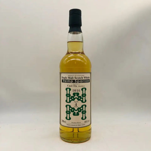 八索カリラ 4年 ヘンプスパローのボトルと緑のロゴのラベル