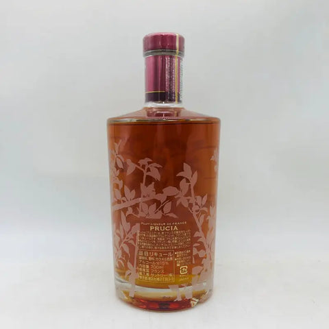 プラム リキュールド フランス プルシア 700ml、フランス産。熟したプラムの芳醇な香りと程よい酸味が特徴のフルーティーリキュール。