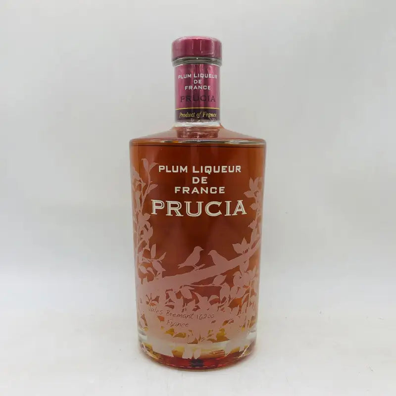 プラム リキュールド フランス プルシア 700ml、フランス産。熟したプラムの芳醇な香りと程よい酸味が特徴のフルーティーリキュール。