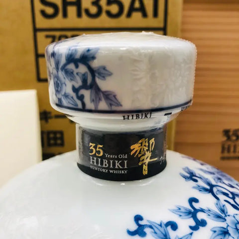 サントリー 響35年 初期有田染付牡丹 蝶図筒形瓶 700ml 47% - ウイスキー