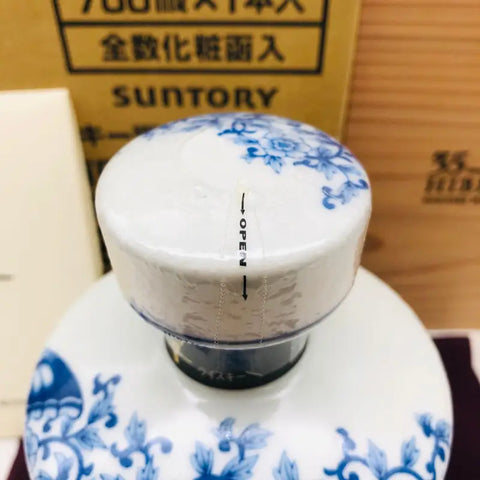 サントリー 響35年 初期有田染付牡丹 蝶図筒形瓶 700ml 47% - ウイスキー