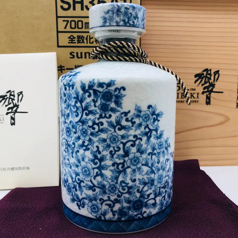 サントリー 響35年 初期有田染付牡丹 蝶図筒形瓶 700ml 47% - ウイスキー