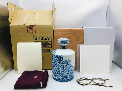 サントリー 響35年 初期有田染付牡丹 蝶図筒形瓶 700ml 47% - ウイスキー