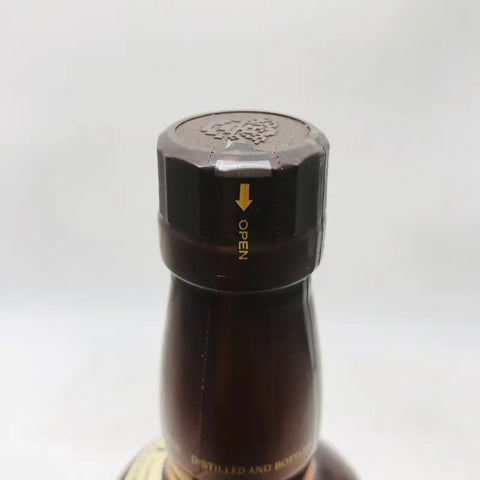 サントリー 響 17年 ノンチルフィルタード ボトル ウイスキーの画像。