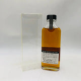 サントリー山崎蒸留所樽出原酒15年の黒キャップ付き琥珀色液体ボトル