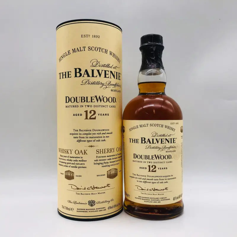 ザ・バルヴェニー12年ダブルウッドのボトルとパッケージを展示した画像